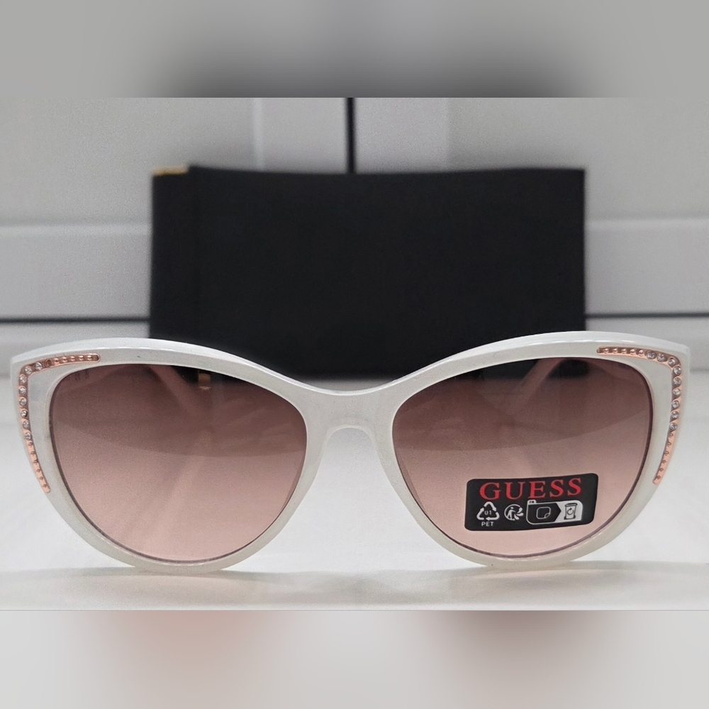 NWT Guess White Cat Eye Sunglasses Rhinestone Trim Pink Gradient Lenses - Picture 3 of 11